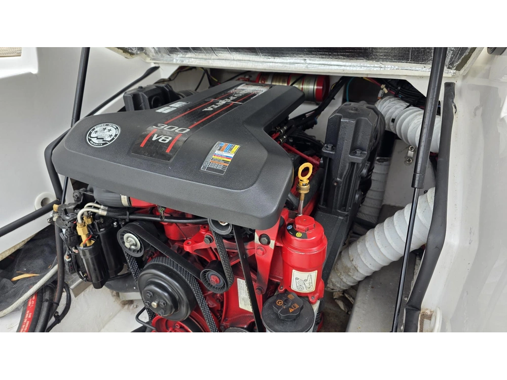 2014 Cruisers Yachts 258 Ss alt