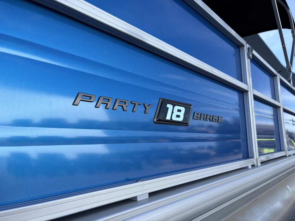 2026 Sun Tracker Party Barge® 18 Dlx-b086947 60 Elpt Four Stroke alt