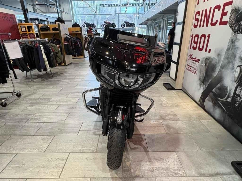 Indian Motorcycle Challenger Limited With 112ci + Rider Assist Package 2025 alt