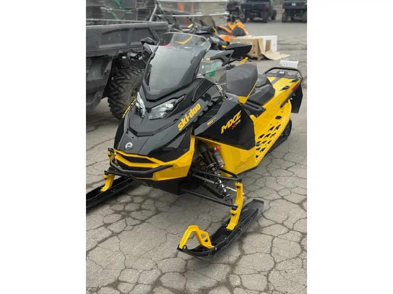 2025 Ski-Doo MXZ XRS 850 137"