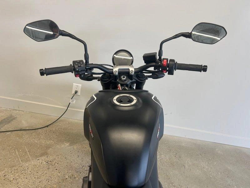 2024 Triumph Trident 660 alt