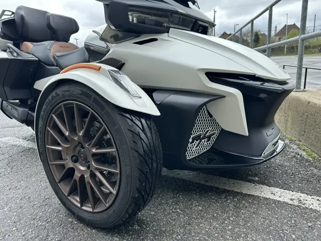 Can-Am SpyderSEA to SKY 2024