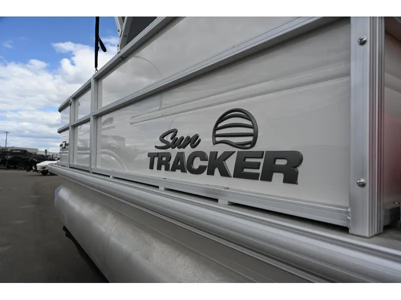2026 Sun Tracker PARTY BARGE 16 DLX 50ELPT 4S thumbnail 26