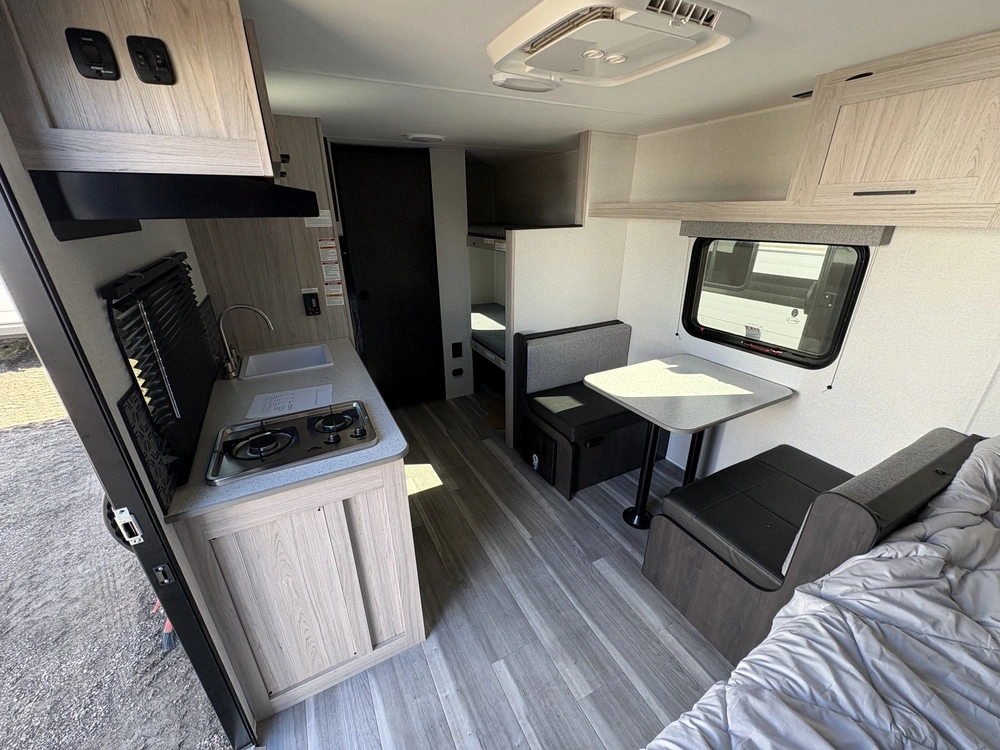 2025 Cruiser Rv Avenir A-17bh alt