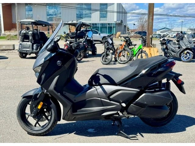 Yamaha Xmax 2025 alt