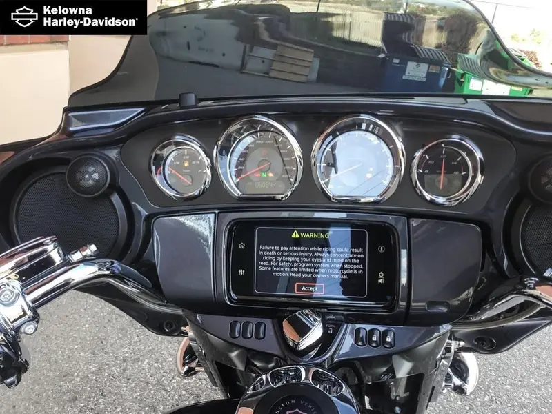 2019 Harley-Davidson FLHXSE - CVO™ Street Glide® thumbnail 13