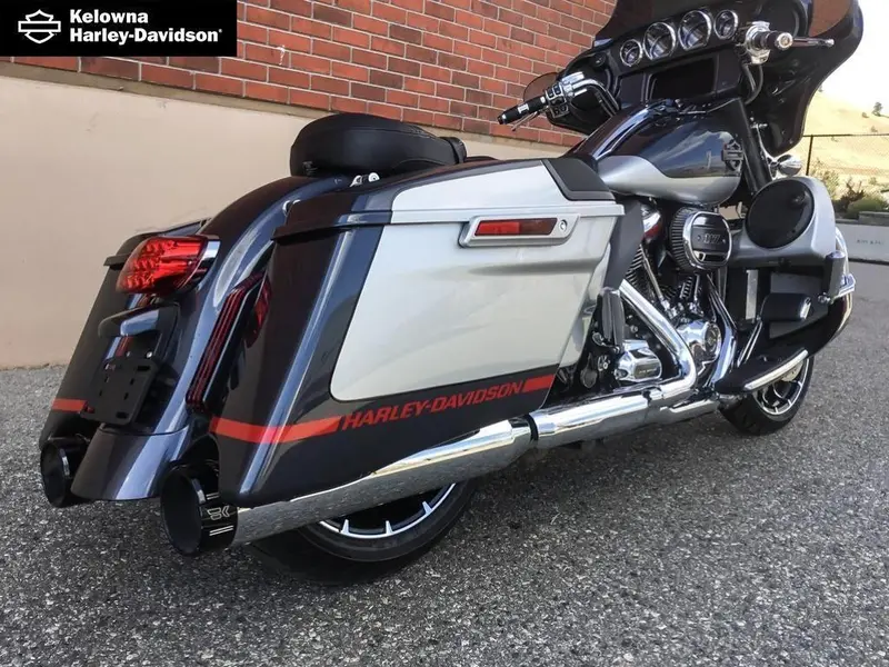 2019 Harley-Davidson FLHXSE - CVO™ Street Glide® thumbnail 12