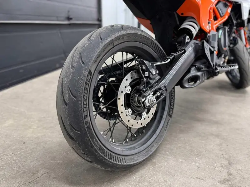 2025 KTM 390 SMC R thumbnail 5