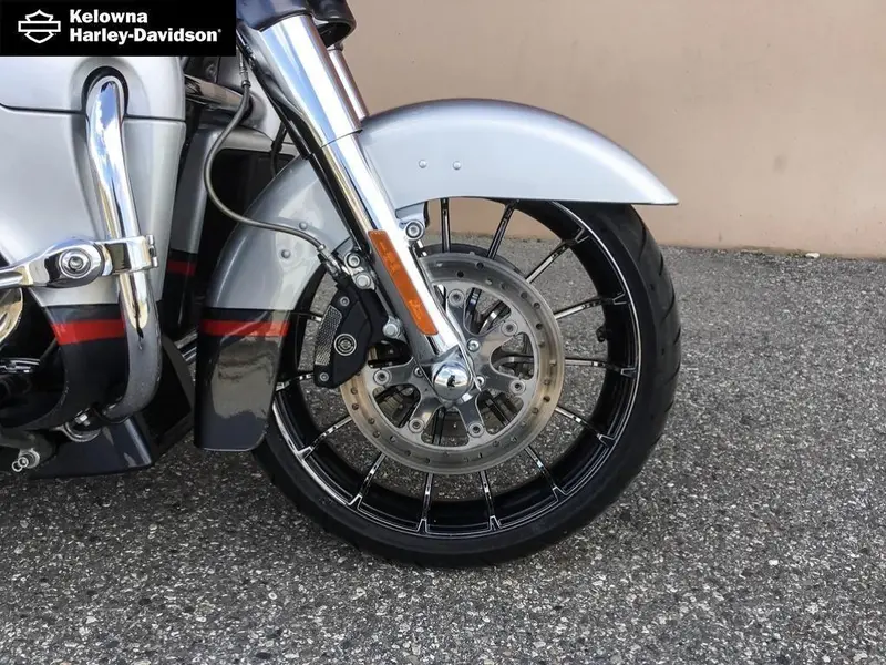 2019 Harley-Davidson FLHXSE - CVO™ Street Glide® thumbnail 22
