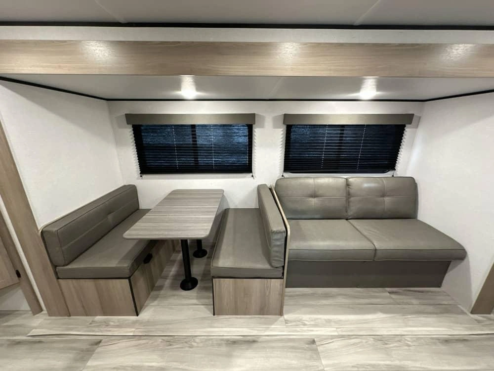 Keystone Rv Coleman 27 B 2026 alt