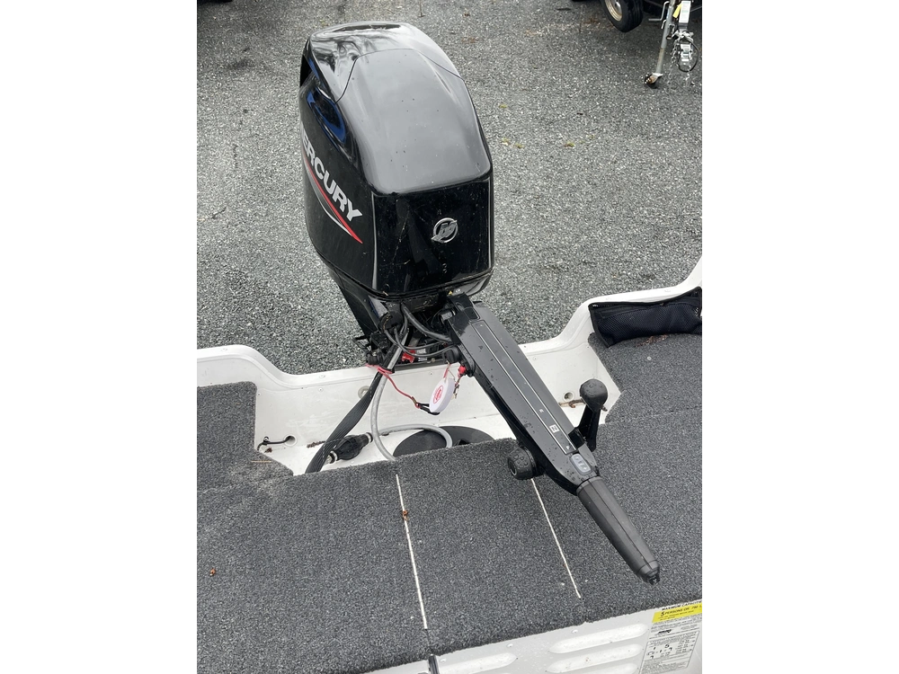 2022 Lund Boat Co 1650 Angler Tiller alt