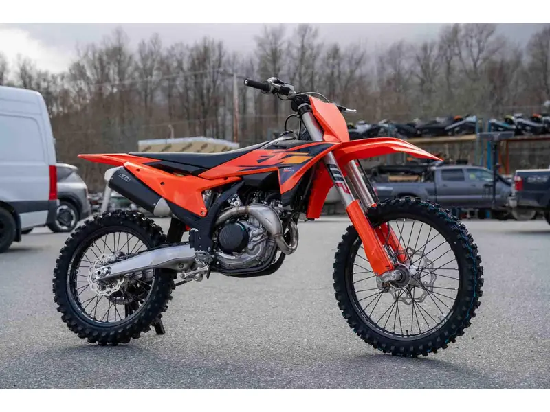 2026 KTM 450 SX-F thumbnail 3