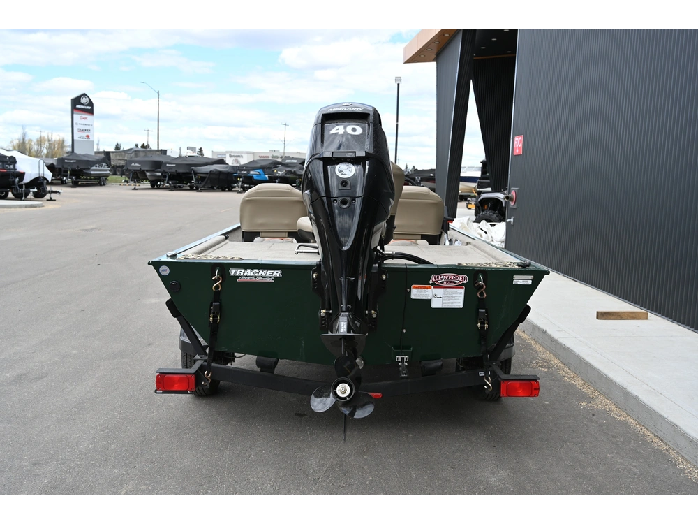 2026 Tracker Bass Tracker Classic Special Edition 40 Elpt Four Stroke alt