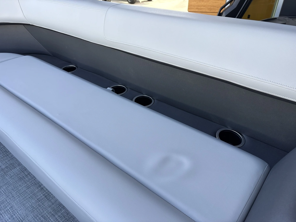 2026 Sun Tracker Party Barge® 18 Dlx-b086947 60 Elpt Four Stroke alt