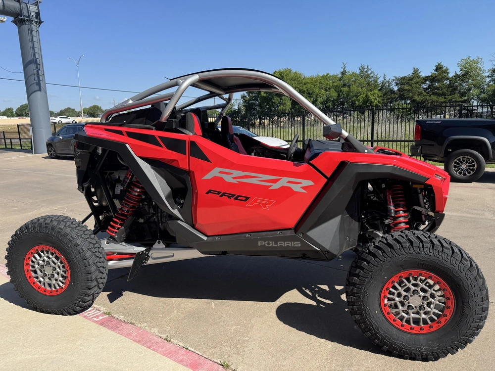 2026 Polaris Rzr Pro R Ultimate Indy Red alt