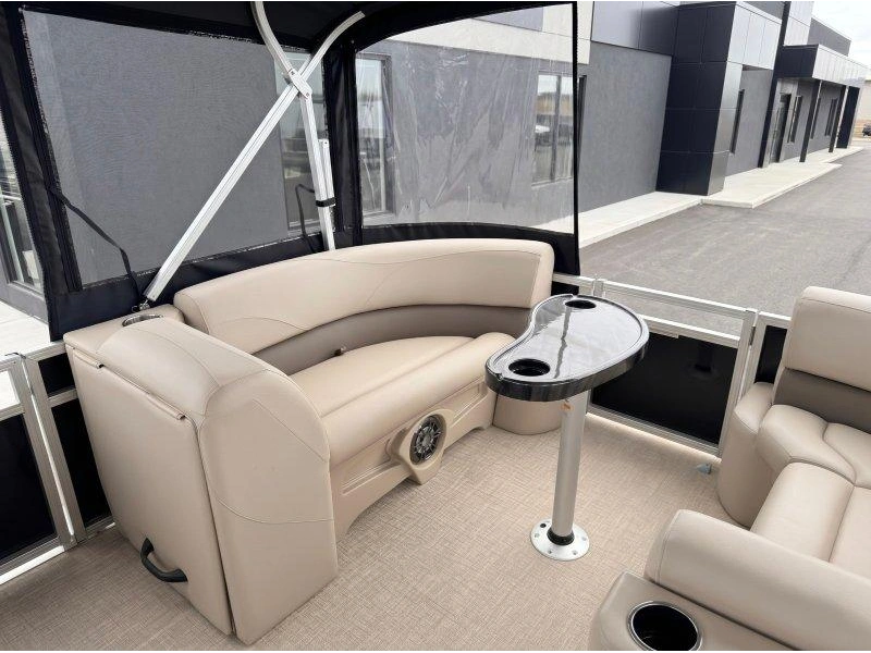 Legend Q-series Le 19 Lounge 2023 alt