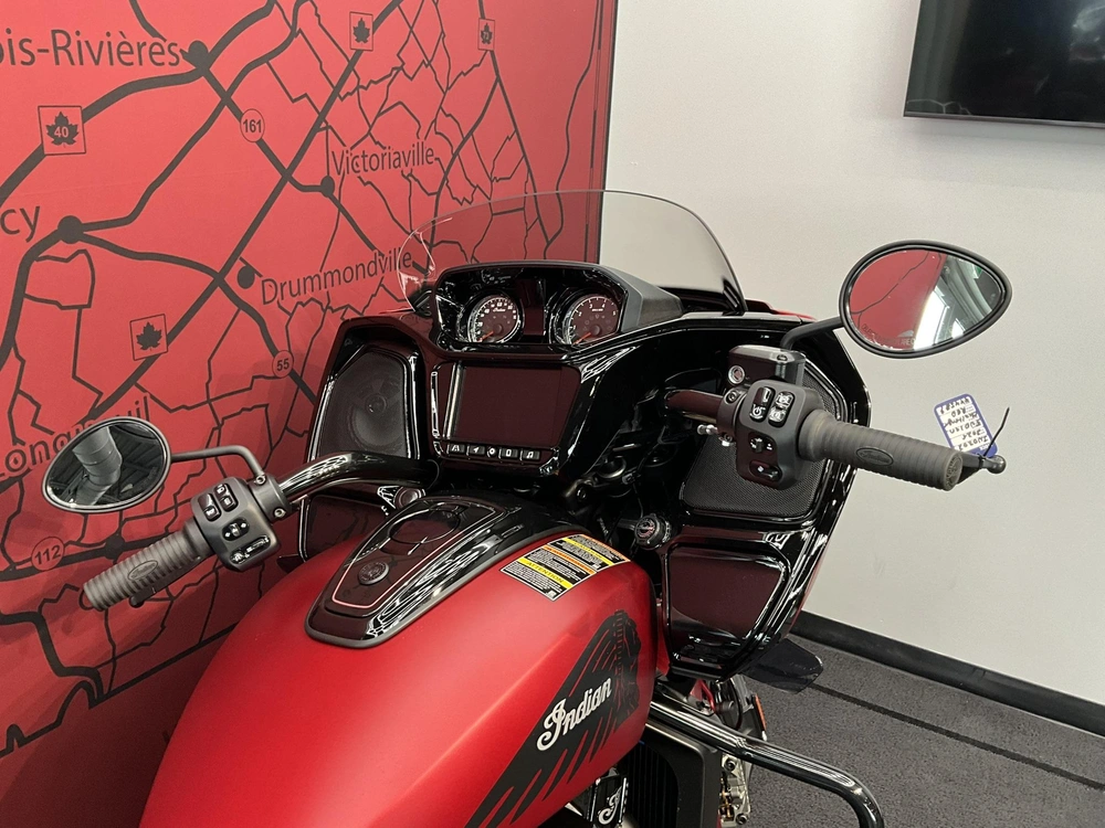 2026 Indian Motorcycle Challenger Dark Horse alt