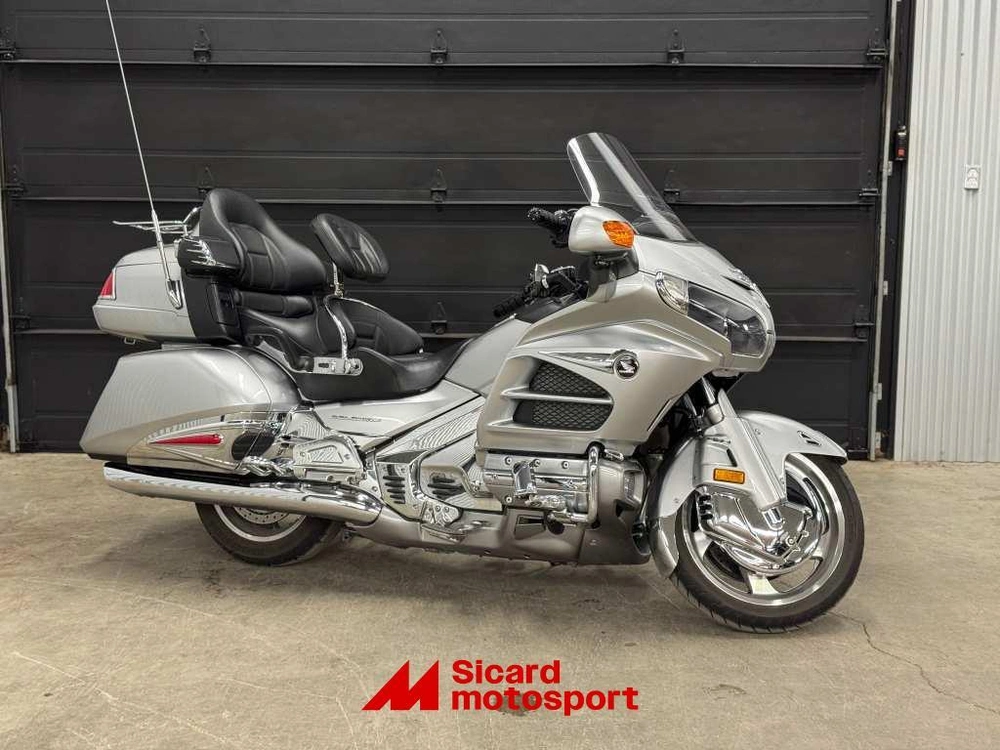 Honda Gold Wing Tour 2015 alt