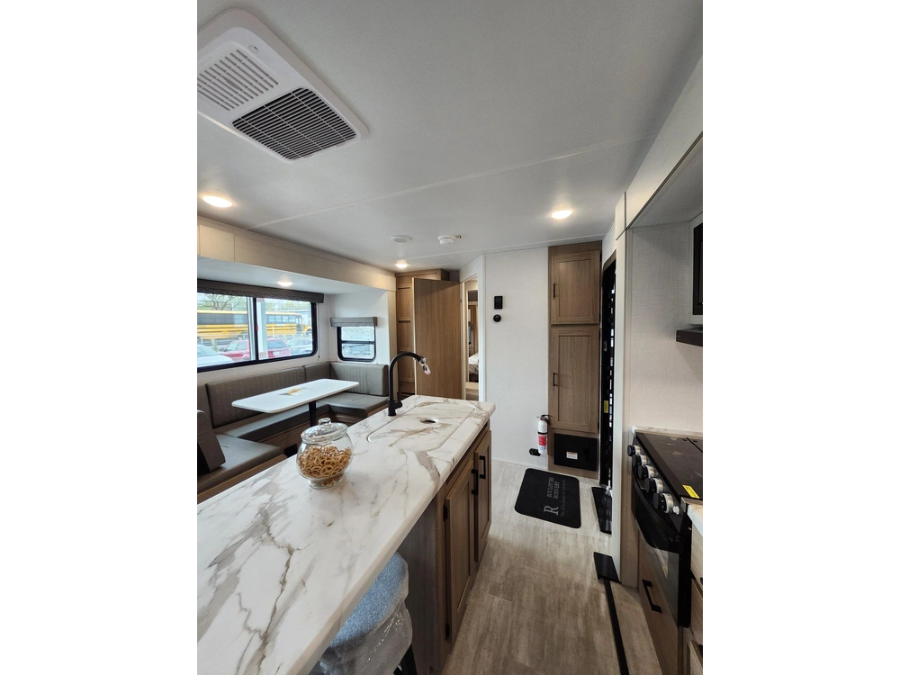 2026 Aspen Trail By Dutchmen 3310 Bhs alt