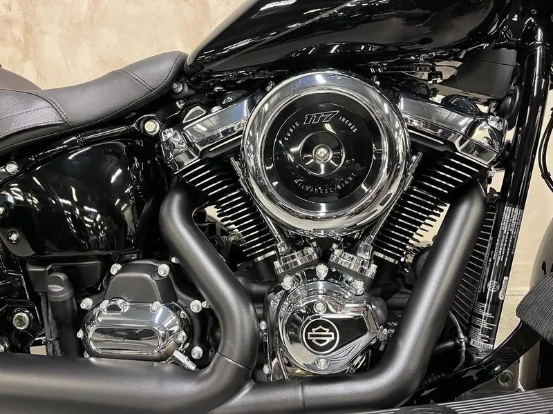 2026 Harley-Davidson FLHC HERITAGE CLASSIC thumbnail 6