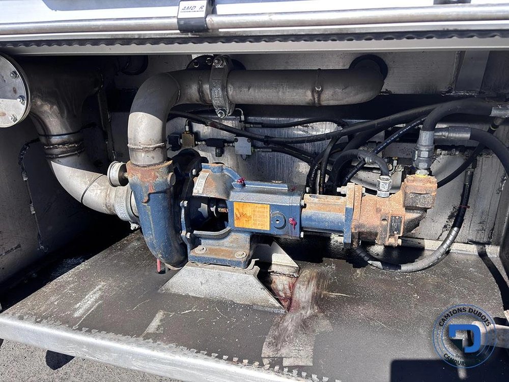 Freightliner M2-106 2011 alt