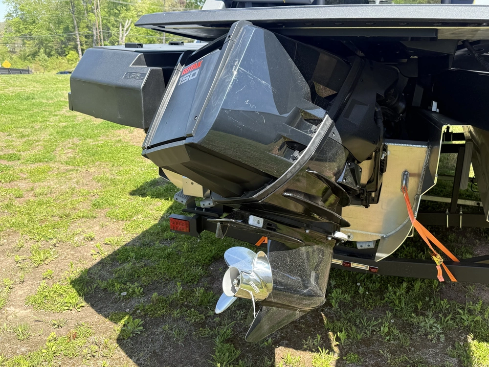 2025 Manitou Explore 24 Stealth alt