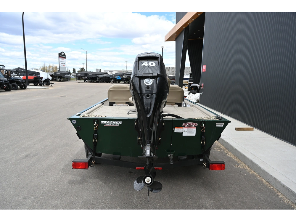 2026 Tracker Bass Tracker Classic Special Edition 40 Elpt Four Stroke alt