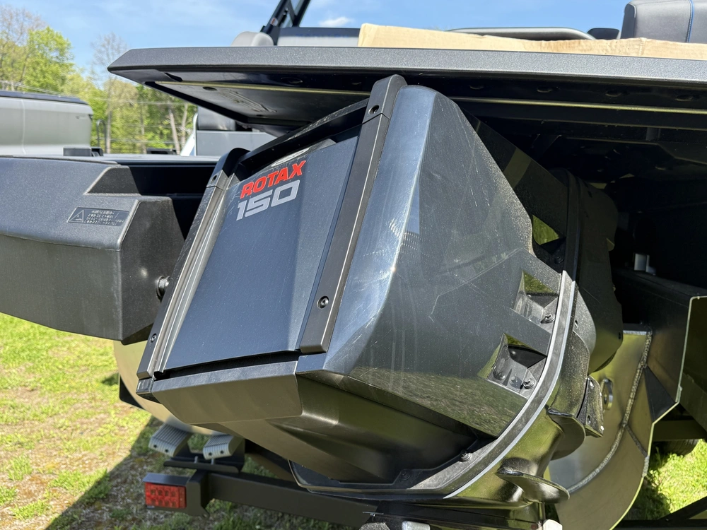 2025 Manitou Explore 24 Stealth alt