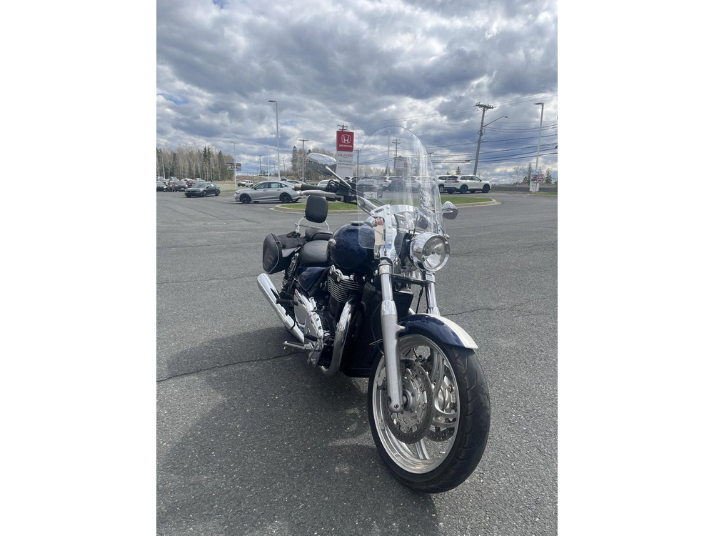 2010 Triumph Thunderbird alt