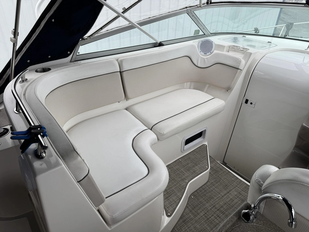 Rinker Boat Co 300 Fiesta Vee 2006 alt
