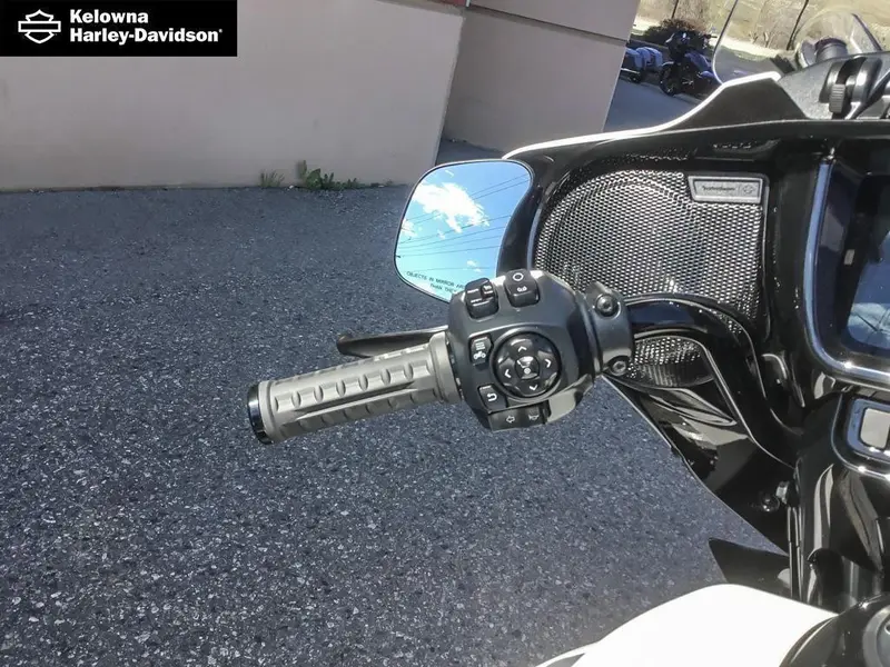 2026 Harley-Davidson FLHXL - Street Glide® Limited thumbnail 15