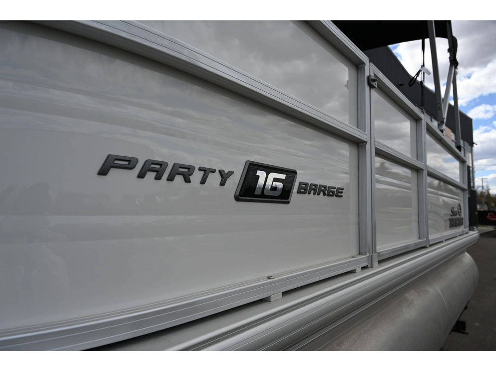 2026 Sun Tracker Party Barge 16 Dlx 50elpt 4s alt