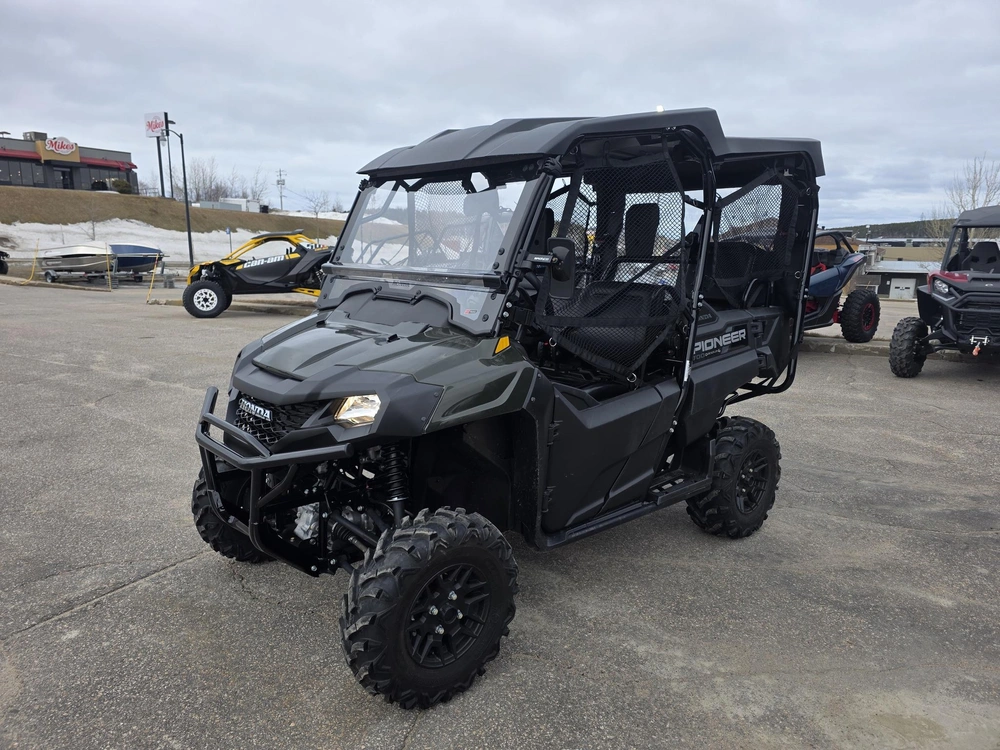 2025 Honda Pioneer 700 4p Deluxe alt