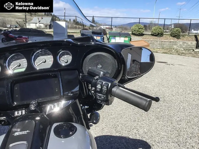 2022 Harley-Davidson FLHXST - Street Glide™ ST thumbnail 16