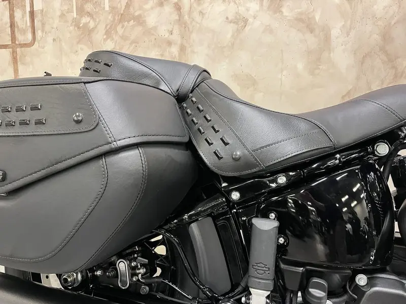 2026 Harley-Davidson FLHC HERITAGE CLASSIC thumbnail 4