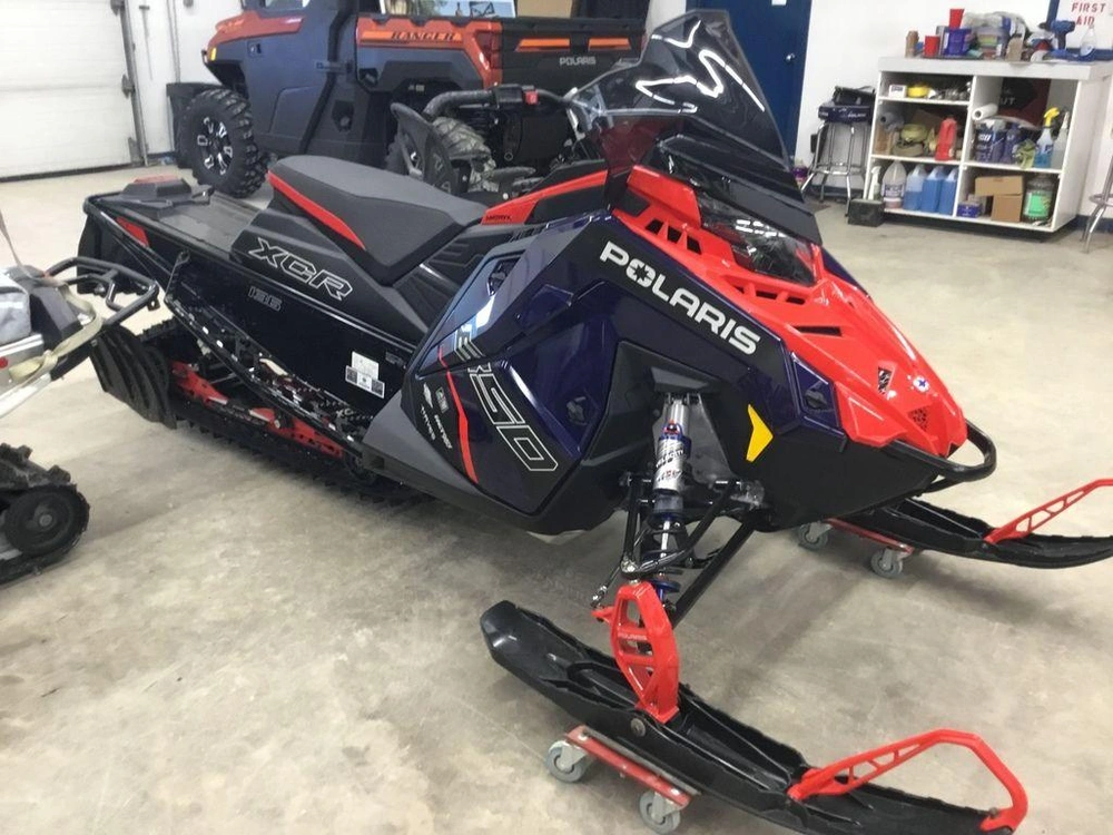 2025 Polaris 850 Indy Xcr 136 Midnight Blue Metallic / Indy Red alt