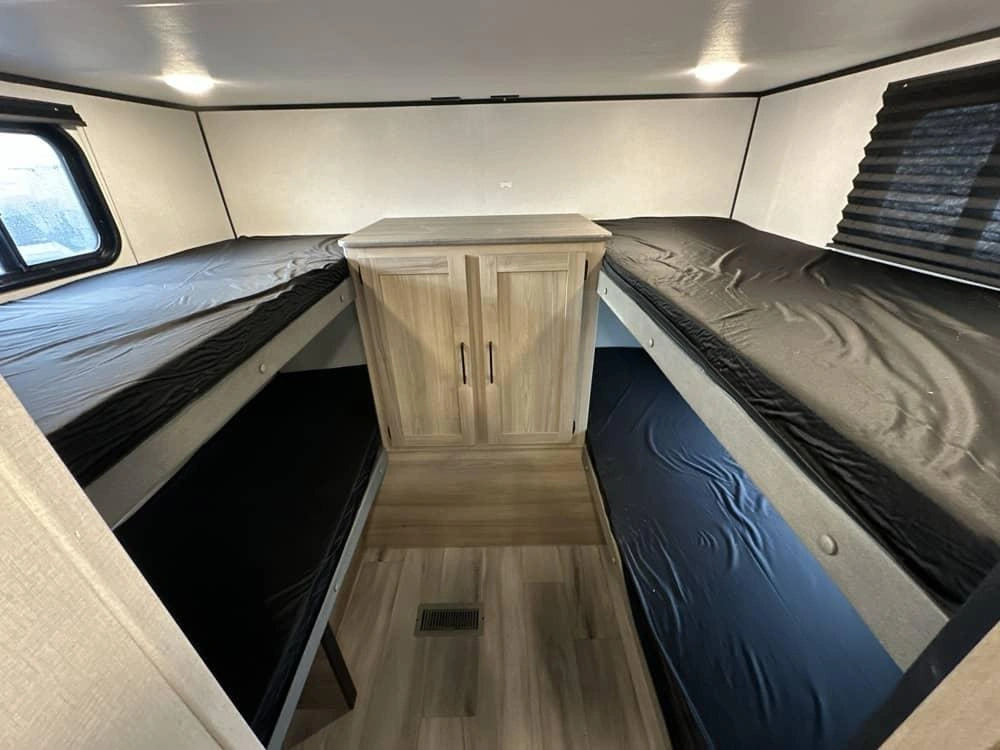 Keystone Rv Coleman 27 B 2026 alt