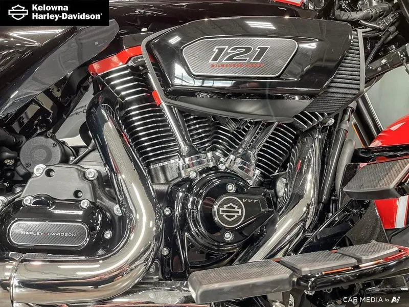 2024 Harley-Davidson FLHXSE - CVO™ Street Glide™ thumbnail 11
