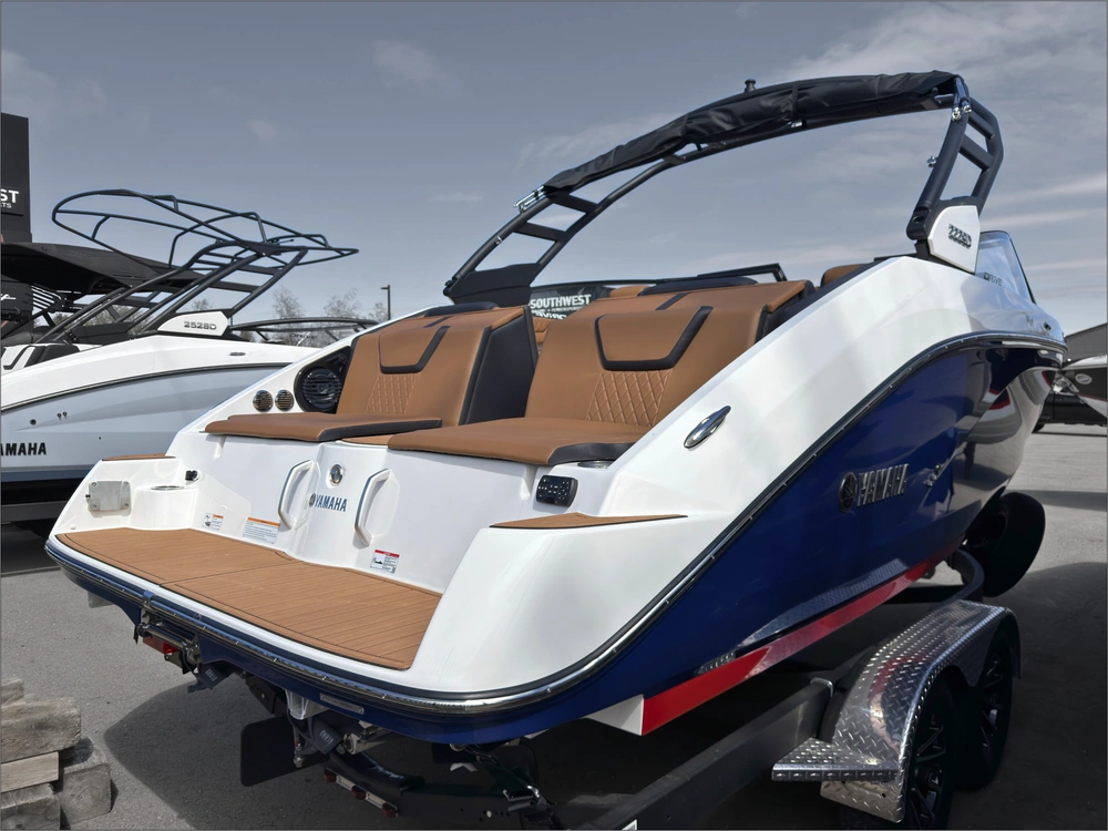 2026 Yamaha 222sd alt