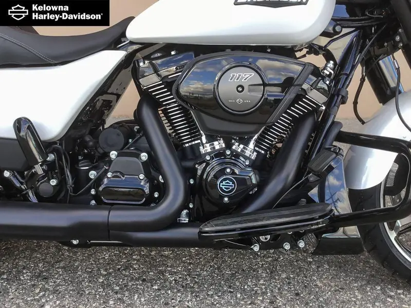 2025 Harley-Davidson FLHX - Street Glide® thumbnail 10