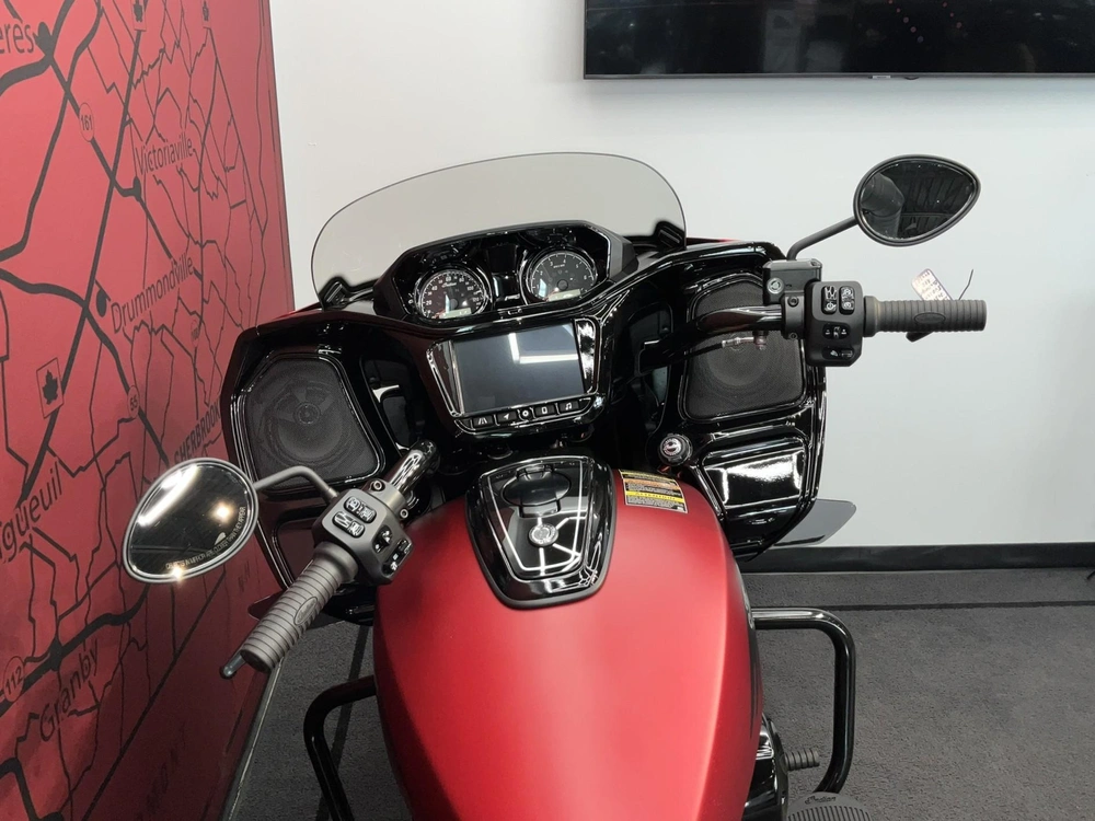 2026 Indian Motorcycle Challenger Dark Horse alt