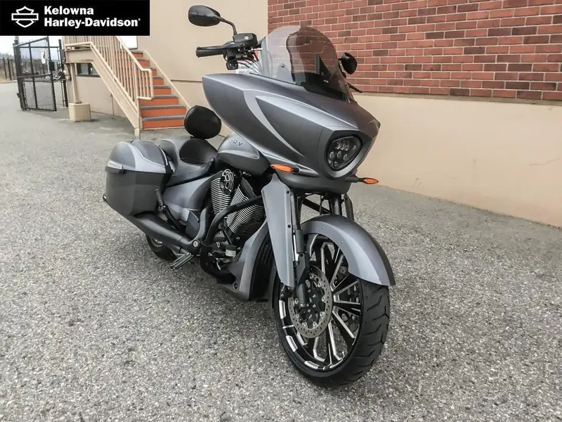2016 Victory Motorcycles Magnum X-1 Stealth Edition thumbnail 3