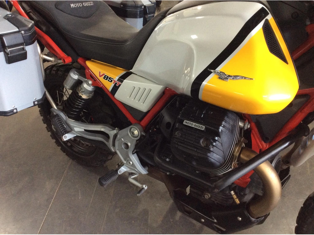 2020 Moto Guzzi V85tt Adventure alt