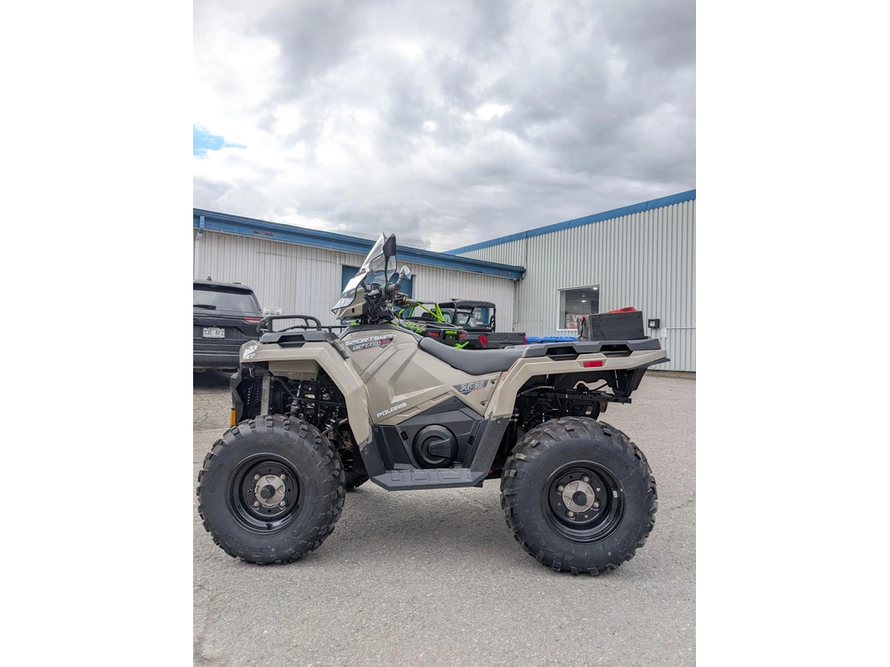 Polaris Sportsman 570 Desert Sand Non-eps 🎯 Vtt Usagé Bas Km Chauffant Pare-brise Coffre Arrière État Parfait Prêt Sentier 🟢 2026 alt