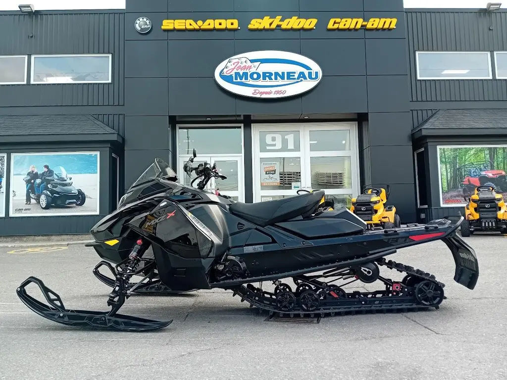 Ski-Doo MXZ X 137 850 E-TEC Ice Ripper 2024