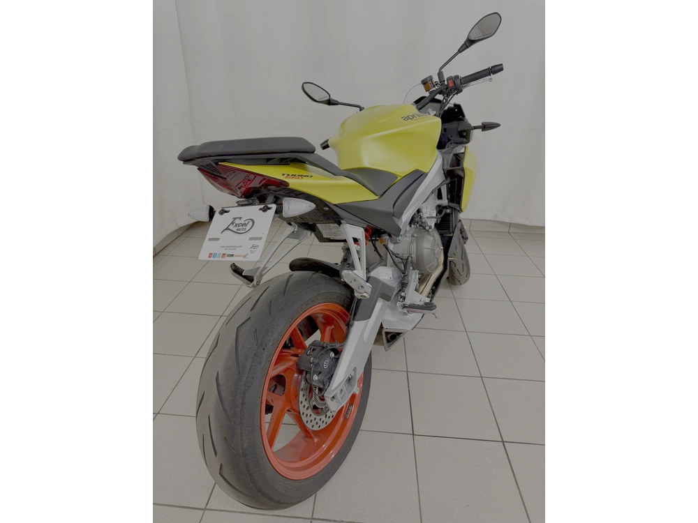 Aprilia Tuono Factory 2020 alt