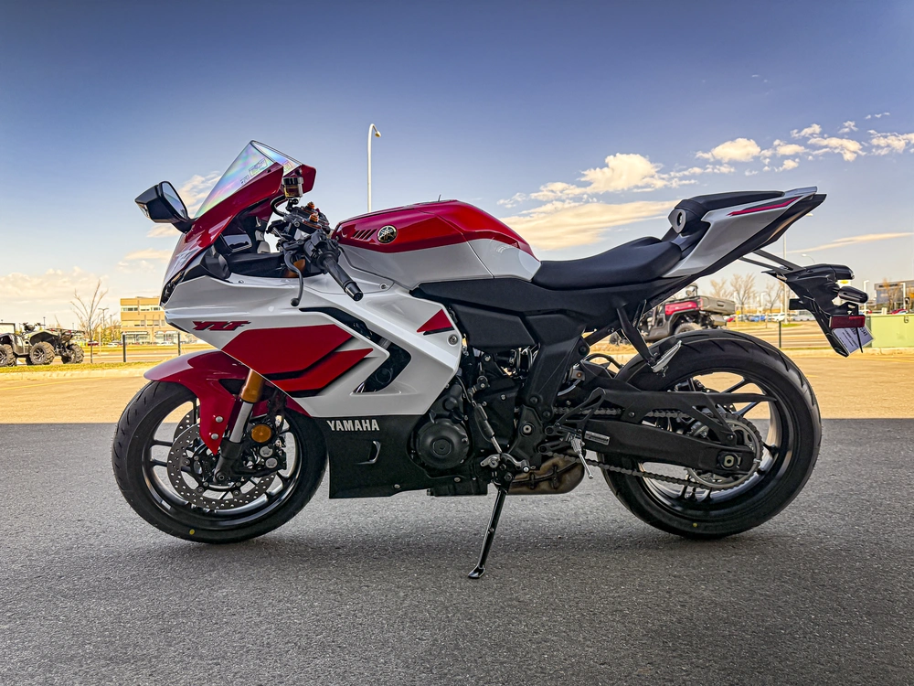 2026 Yamaha R7 alt