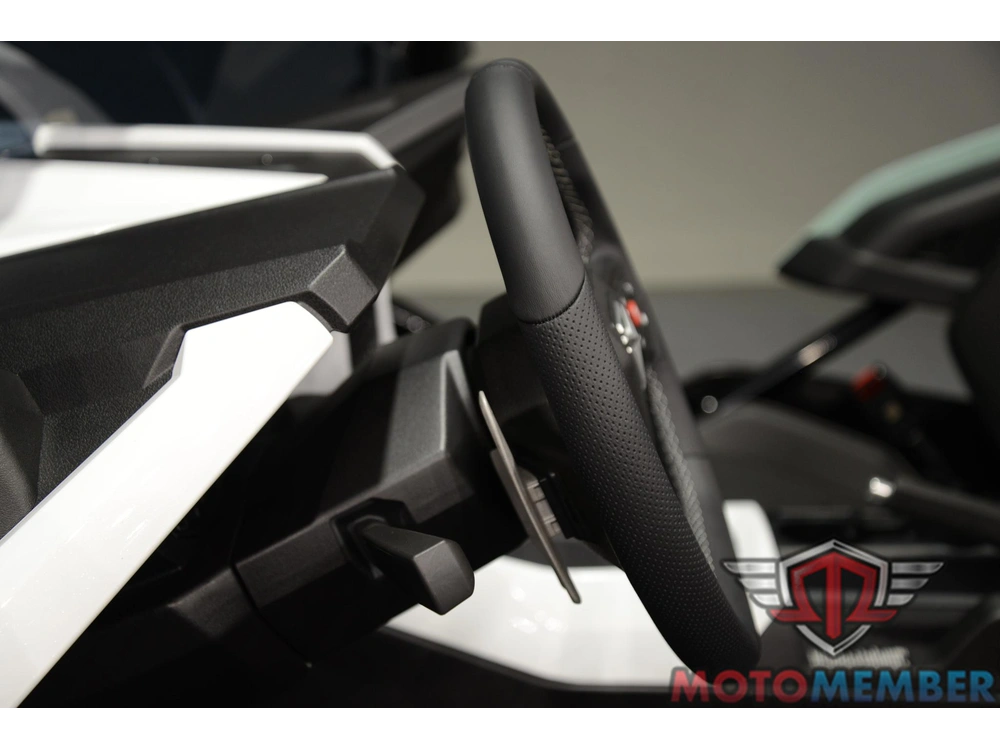 2026 Slingshot R Autodrive alt