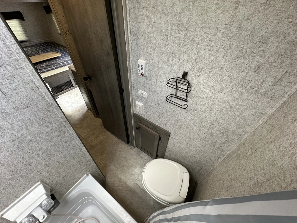 Coachmen Apex Tera 15t 2020 alt