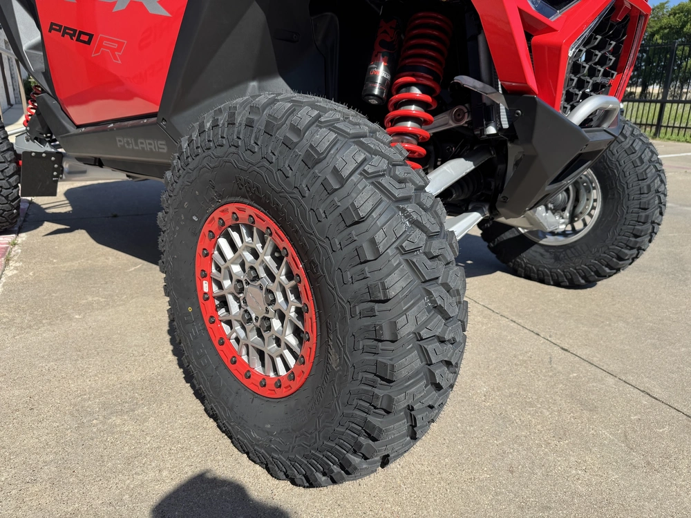 2026 Polaris Rzr Pro R Ultimate Indy Red alt